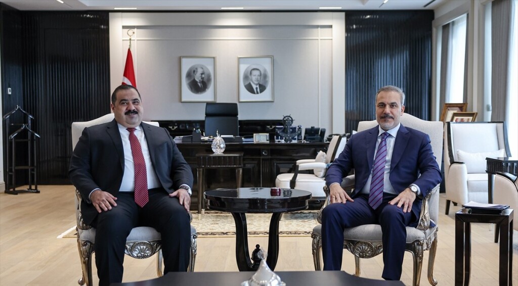 Bakan Fidan, Irak Azm İttifakı lideri Müsenna Samarrai ile bir araya geldi