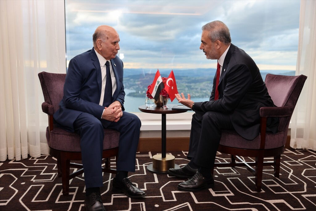 Irak Dışişleri Bakanı, mevkidaşı Hakan Fidan ile  İsviçre’de bir araya geldi