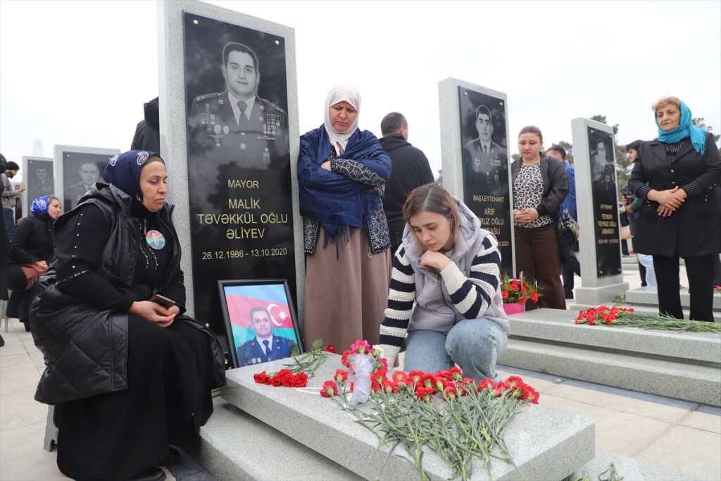 Azerbaycan'da 2. Karabağ Savaşı'nın 5. yılında şehitler anıldı