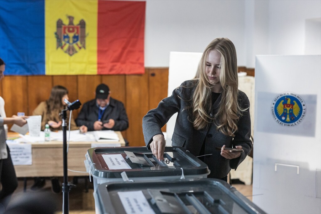 Moldova'da halk parlamento seçimi için sandık başında