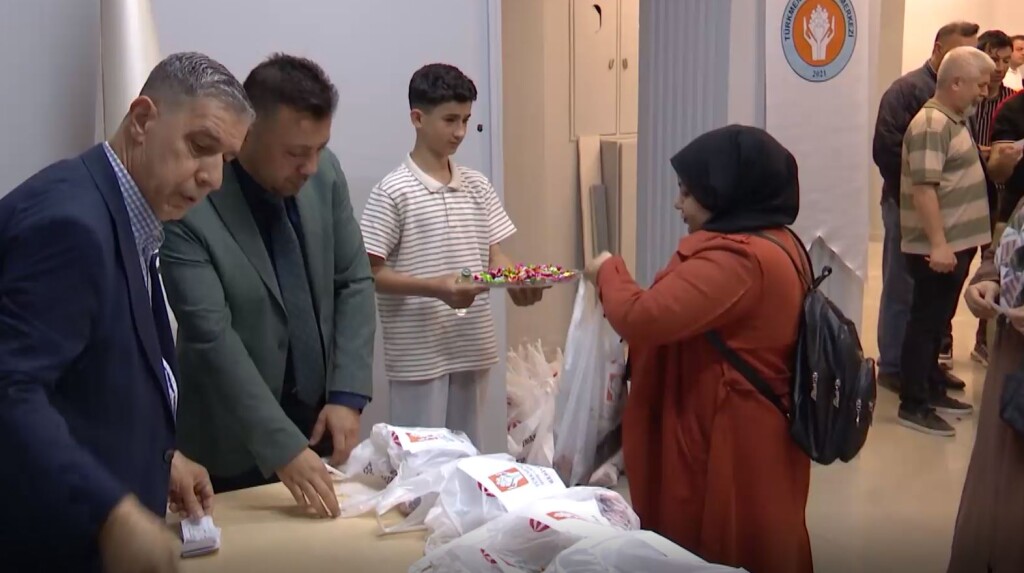 Türkmeneli Vakfı ile Türkmeneli Dayanışma Derneği'nden Ankara'daki Türkmenlere et dağıtımı