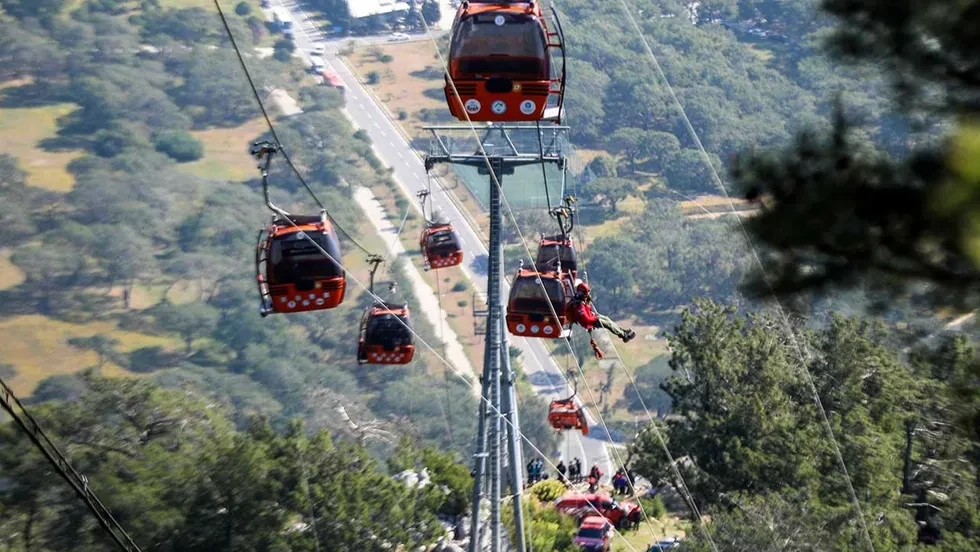 Antalya'da teleferikte mahsur kalan 137 kişi kurtarıldı