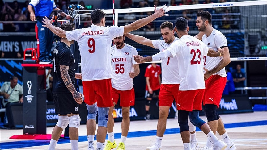 Dünya Şampiyonası'nda Kanada'yı 3-0 yenen  Türkiye Voleybol Takımı, son 16 turuna grup lideri olarak yükseldi