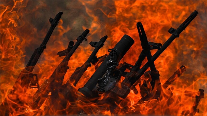 Terör örgütü PKK'dan bir grup silahlarını imha etti
