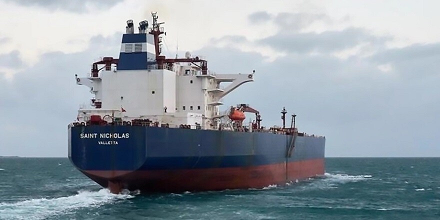 Tüpraş, Irak'tan aldığı gemiyle irtibatın kesildiğini, rafineri operasyonlarının devam ettiğini bildirdi