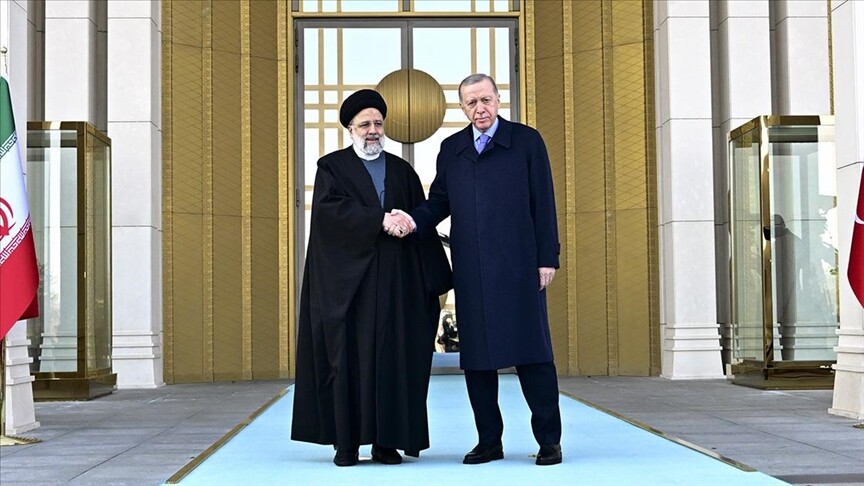 Türkiye Cumhurbaşkanı Erdoğan, İran Cumhurbaşkanı Reisi'yi resmi törenle karşıladı