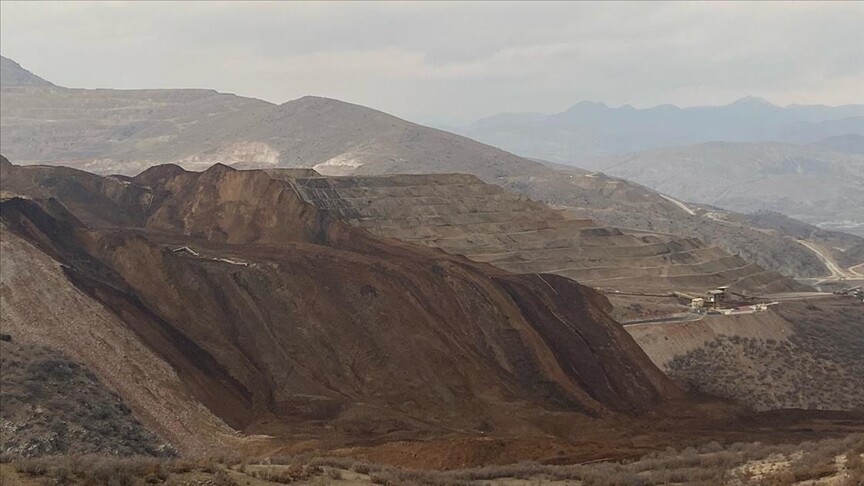 Erzincan'da altın madeninin bulunduğu bölgede toprak kayması meydana geldi