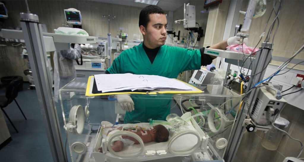Gazze'deki Şifa Hastanesi'nde hizmetlerin durması nedeniyle 6'sı prematüre bebek 20 kişi öldü