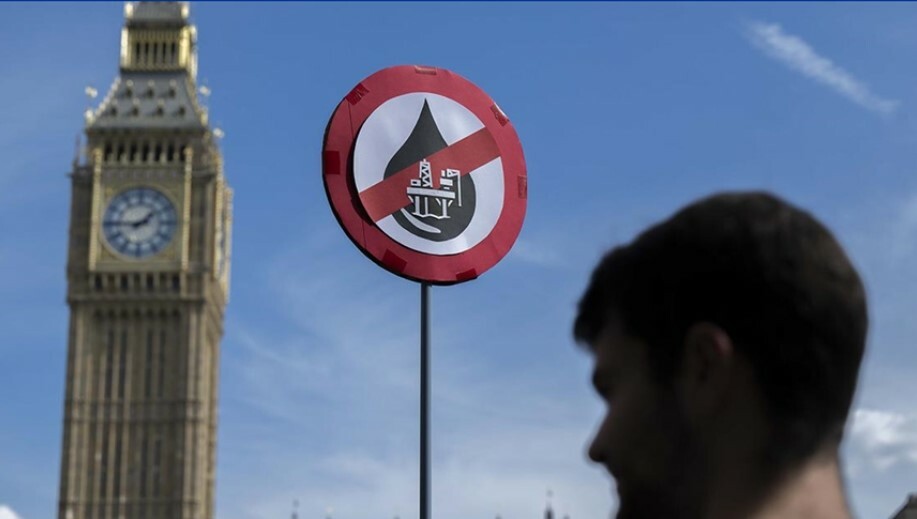 İklim aktivistleri Londra'da fosil yakıt karşıtı gösteri düzenledi