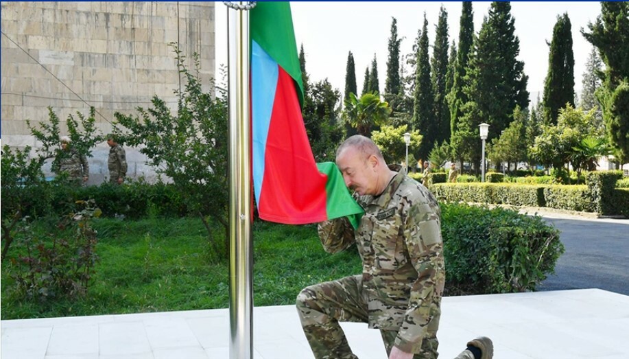 Azerbaycan Cumhurbaşkanı Aliyev, Hankendi ve Hocalı'da Azerbaycan bayrağını göndere çekti