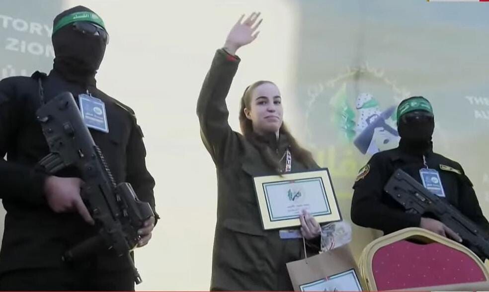 Hamas, esir takasının üçüncü turunda Gazze'deki İsrailli 3 esirden birini Kızılhaça teslim etti