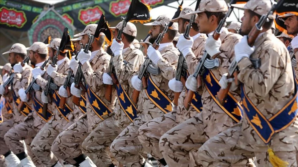 İran'dan Devrim Muhafızları Ordusunu 