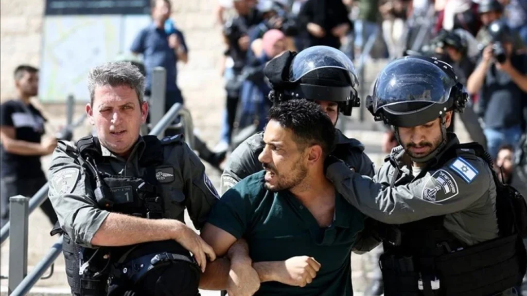 İsrail askerleri Batı Şeria'da bir günde 60 Filistinliyi gözaltına aldı