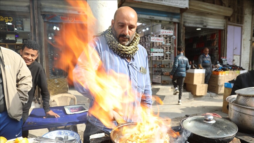 Seyyar satıcı Yasir Cevad sıra dışı hesap yeteneğiyle müşterilerinin 