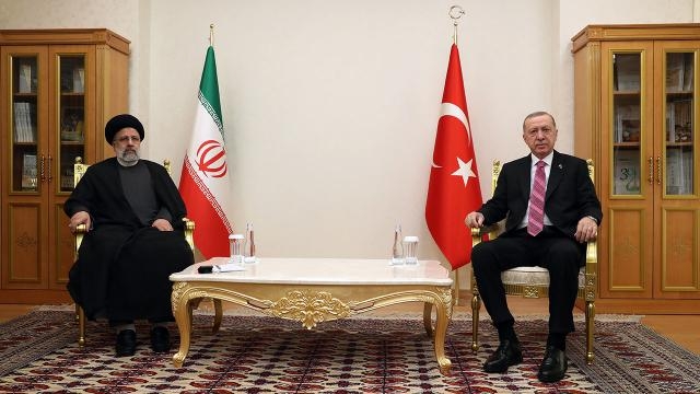 Türkiye Cumhurbaşkanı Erdoğan, İran Cumhurbaşkanı Reisi ile Telefonda Görüştü