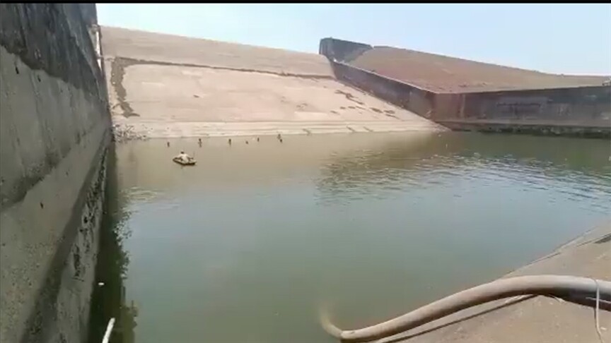 Hindistan'da suya düşen telefonunu almak için barajı boşalttıran yetkiliye para cezası
