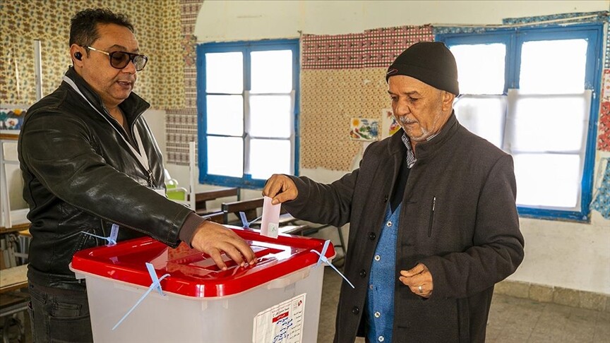 Tunus’ta Bölgesel ve Yerel Ulusal Konseyi ikinci tur seçimleri için halk sandık başında