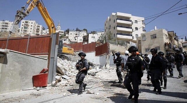 İsrail güçleri işgal altındaki Doğu Kudüs'te Filistinlilere ait 3 evi yıktı