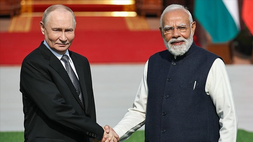 Rusya Devlet Başkanı Putin ve Hindistan Başbakanı Modi bir araya geldi