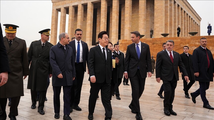 Güney Kore Devlet Başkanı Lee, Anıtkabir'i ziyaret etti