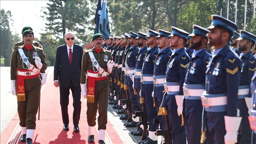 Türkiye Cumhurbaşkanı Erdoğan, Pakistan'da resmi törenle karşılandı