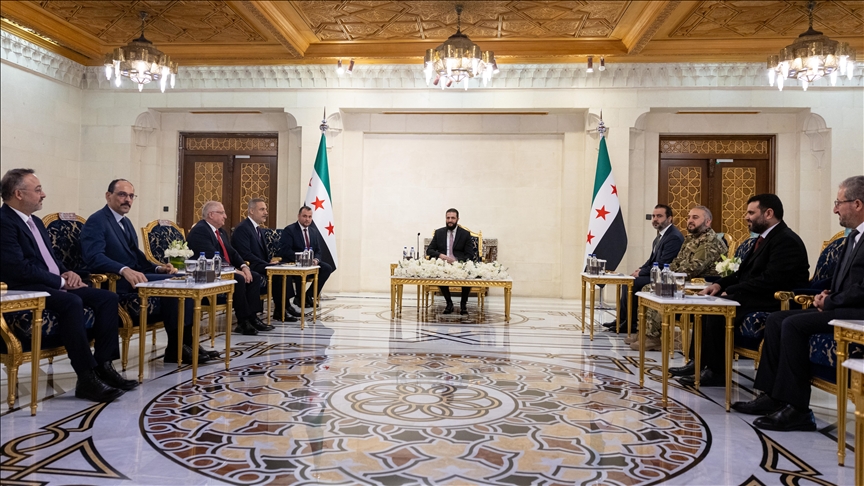 Türkiye Dışişleri Bakanı Fidan, Savunma Bakanı Güler ve MİT Başkanı Kalın, Suriye lideri Şara ile görüştü