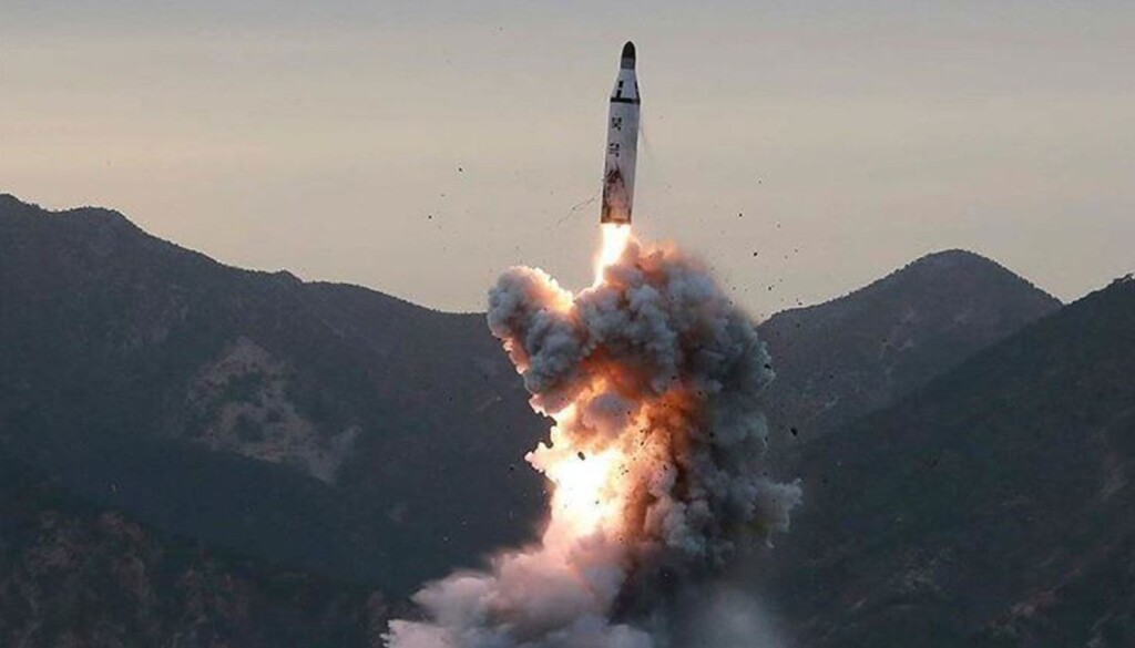 Kuzey Kore, Japon Denizi'ne İki Balistik Füze Fırlattı