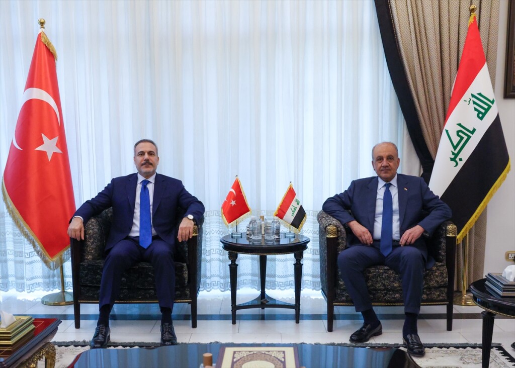 Hakan Fidan, Irak Savunma Bakanı Sabit Abbasi ile bir araya geldi