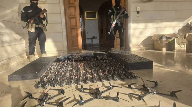 Suriye'nin Lazkiye ilinde onlarca intihar dronu güvenlik güçlerine teslim edildi