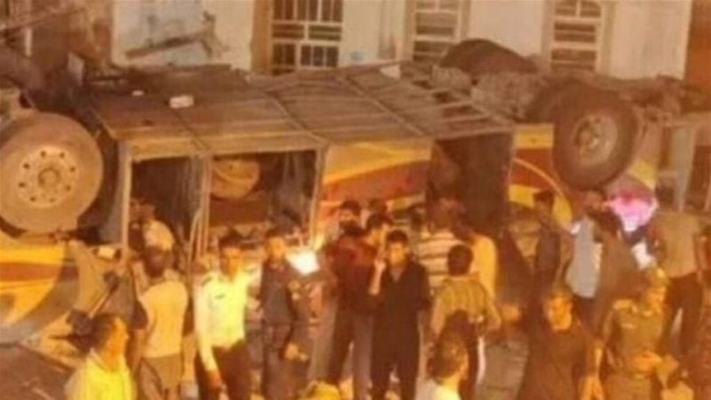 İran'da Pakistanlıları taşıyan otobüsün devrilmesi sonucu 28 kişi öldü