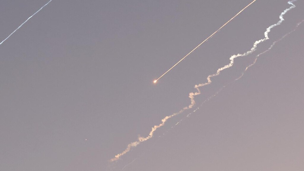 İsrail, İran'ın batısında bir dizi saldırı gerçekleştirdiğini açıkladı