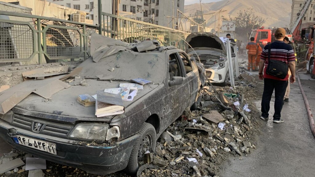 İsrail, İran'ın üst düzey komutanlarını ve nükleer bilimcileri hedef aldı