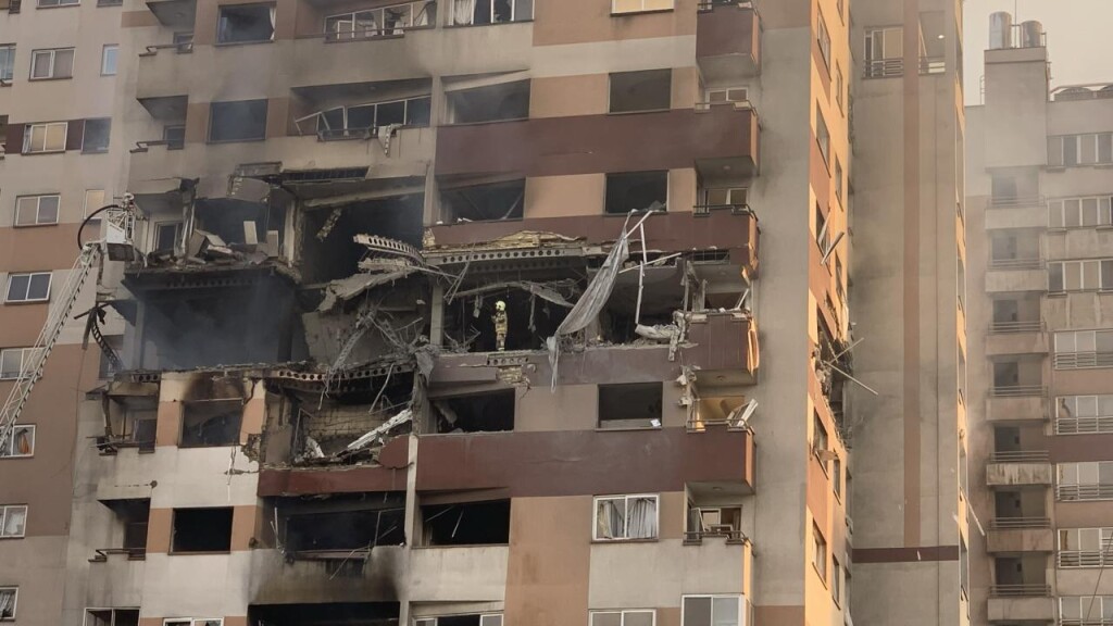 İsrail, İran’ın Şiraz ve Huzistan kentlerine de saldırd