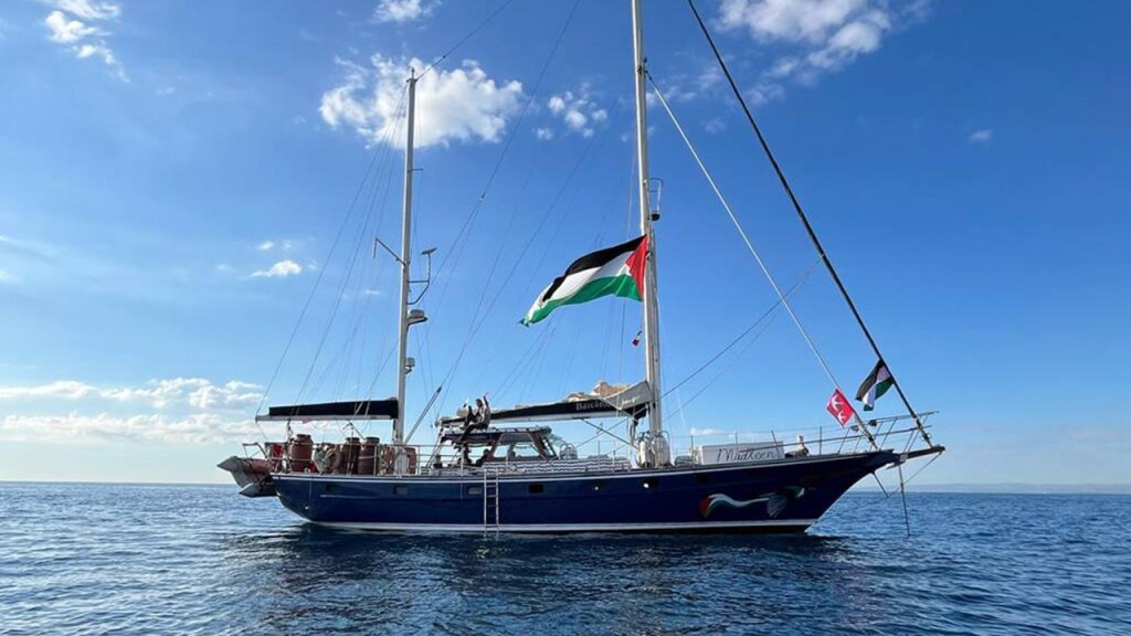 İsrail'in alıkoyduğu Madleen yelkenlisi Usdud Limanı'na ulaştı