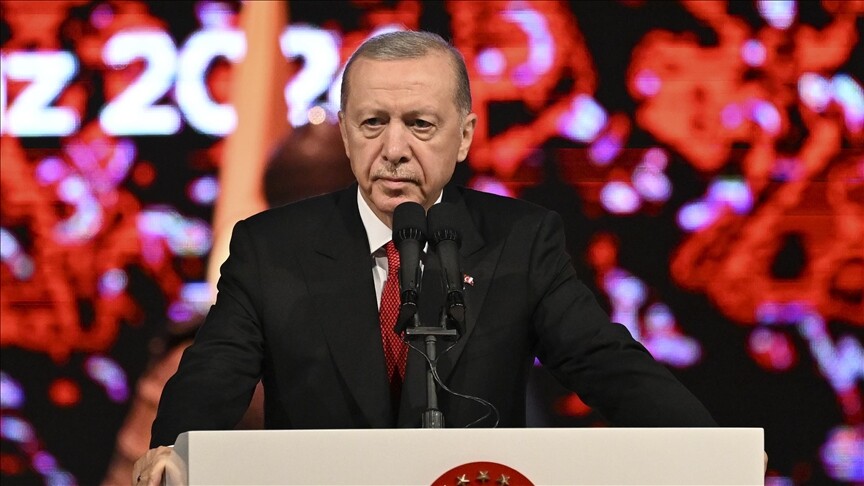Erdoğan: Vatandaşa silah doğrultan kim olursa olsun 15 Temmuz gecesi olduğu gibi karşısında dimdik dururuz