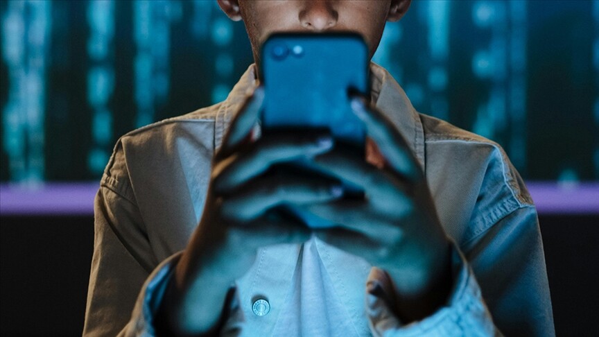 Fransa, 15 yaş altına sosyal medya yasağı getirmek istiyor