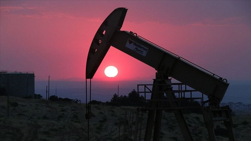 Brent petrol Orta Doğu'da ateşkes haberleriyle yüzde 3'ün üzerinde düştü
