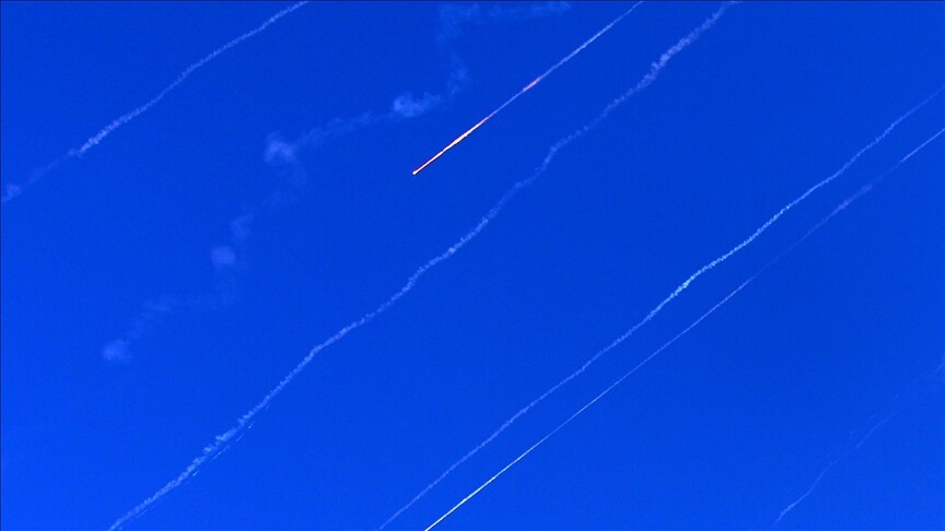 İsrail ordusu, İran'dan İsrail'e doğru yeni füzelerin fırlatıldığını duyurdu