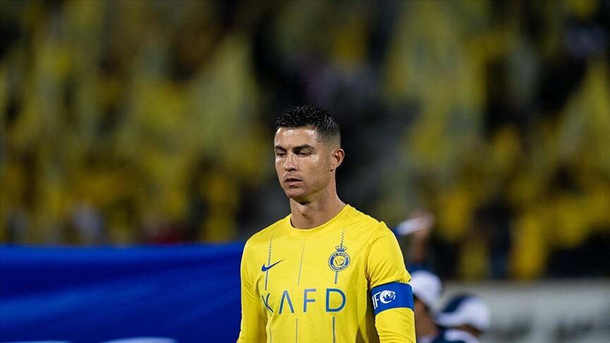 Cristiano Ronaldo, taraftarlara yaptığı hareket nedeniyle bir maç men cezası aldı