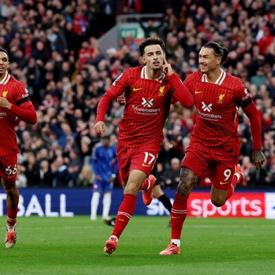 Premier Lig'de Liverpool, liderliğini sürdürdü