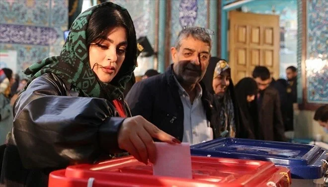 İran'daki cumhurbaşkanı seçiminde sandığa gideceğini belirtenlerin oranı yüzde 44,4