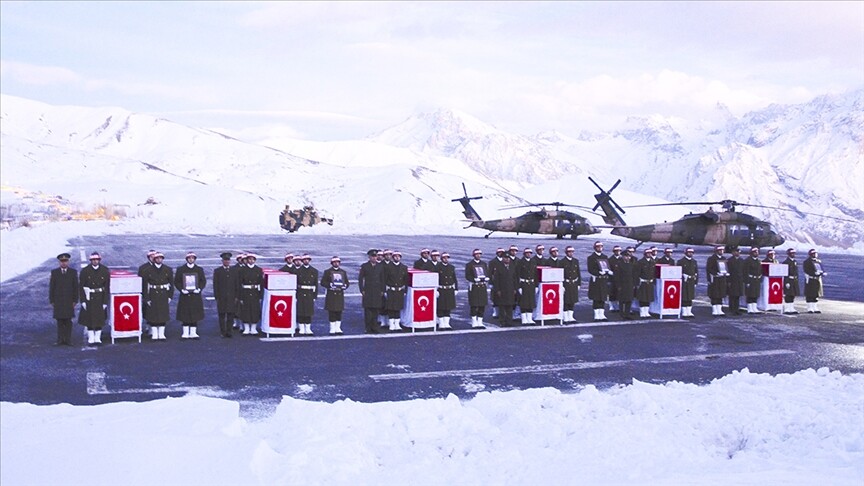 Irak'ın kuzeyinde şehit olan 6 asker için Hakkari'de tören düzenlendi