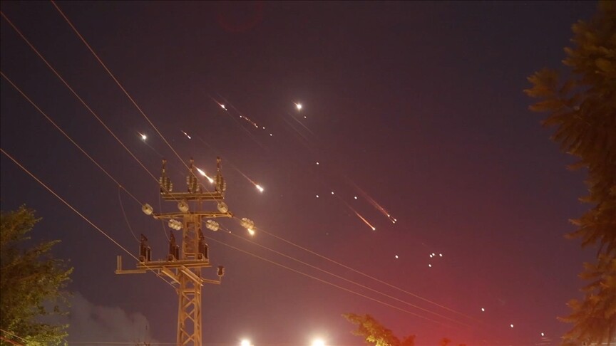 İsrail, İran'daki askeri hedefleri vurduğunu duyurdu