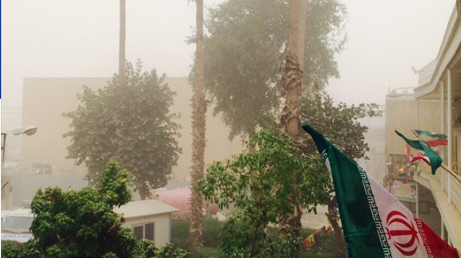İran'ın güneydoğusunda kum fırtınası nedeniyle devlet kurumları yine tatil edildi