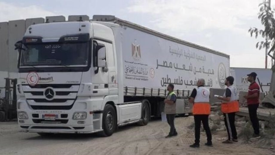 Filistin Kızılayı: İnsani yardım yüklü 31 tır Gazze Şeridi'nin kuzeyine gönderildi