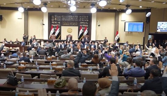 Irak Parlamentosu’nda tartışma: Dijital çağda hâlâ el kaldırarak oylama