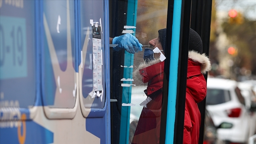 ABD'de Kovid-19 Nedeniyle Ölenlerin Sayısı 825 Bini Geçti