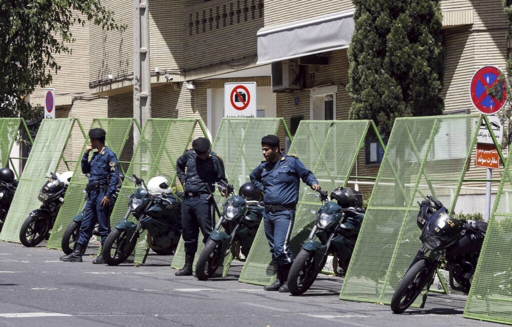 İran'da karakola düzenlenen saldırıda bir polis hayatını kaybetti