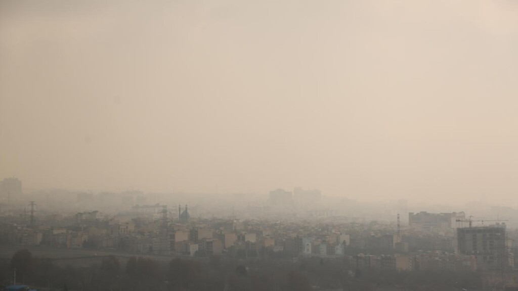 İran'da hava kirliliği nedeniyle devlet kurumları tatil edildi