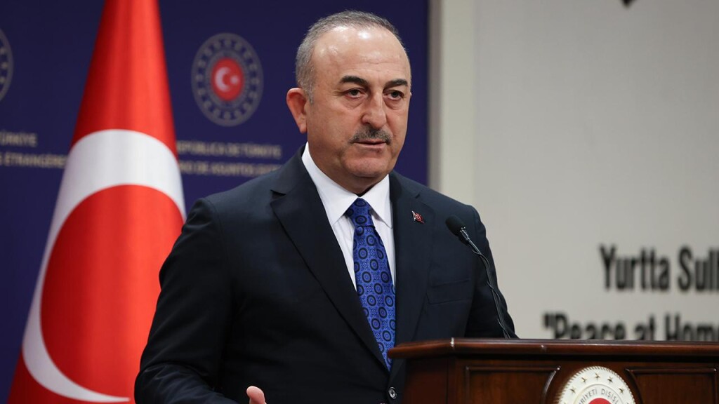 Çavuşoğlu: Süleymaniye'de havaalanını terör örgütü PKK kullanıyor